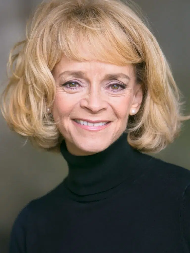 Sue Holderness Biography: Wiki, Age, Career, Height, Weight, Boyfriend, Net Worth & More
